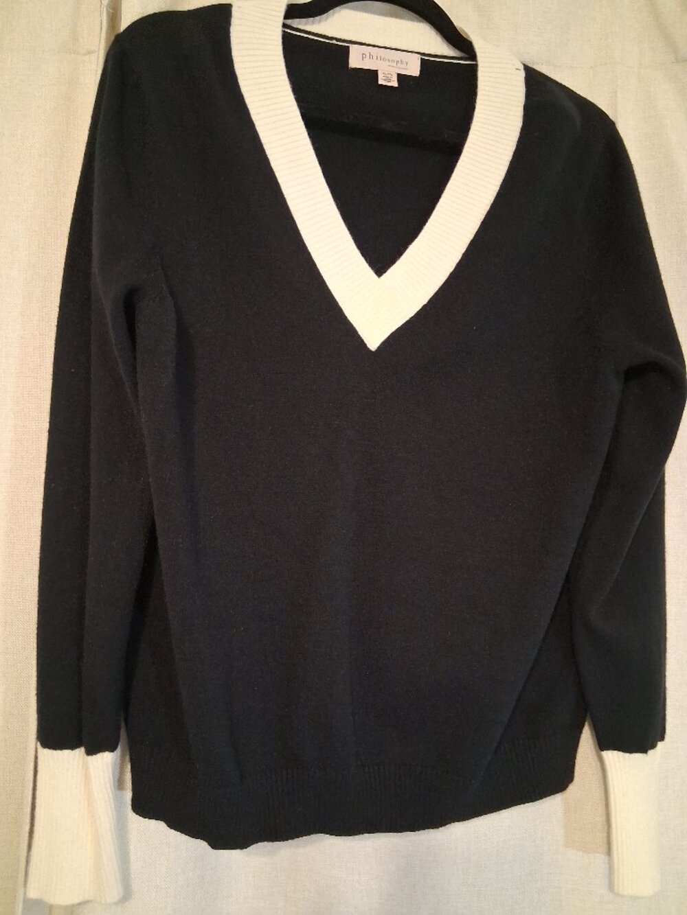 Philosophy Black & Ivory V-Neck Sweater Size XL